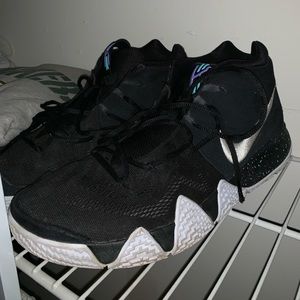 Kyrie 3 Basketball Shoes